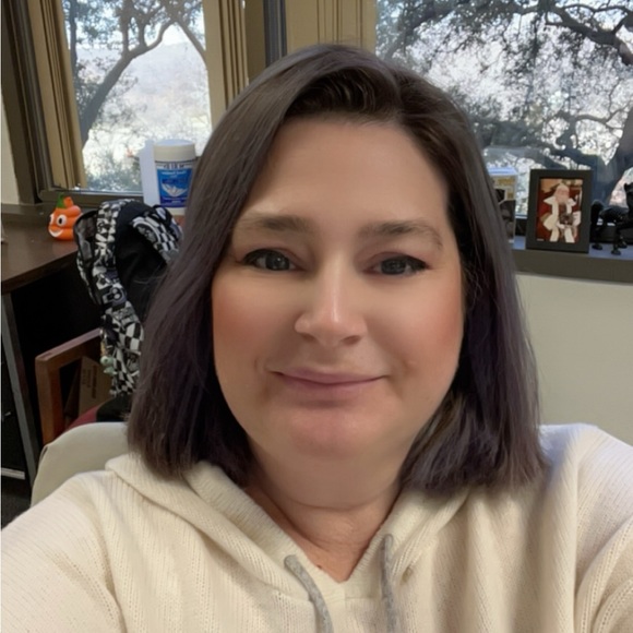 Meet your Posher, Kimberly - Picture 2 of 4